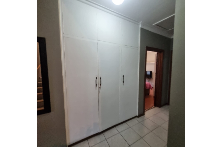 To Let 4 Bedroom Property for Rent in Beacon Bay Eastern Cape